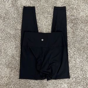 Black wunder unders Lululemon size 6. Great condition size 6!